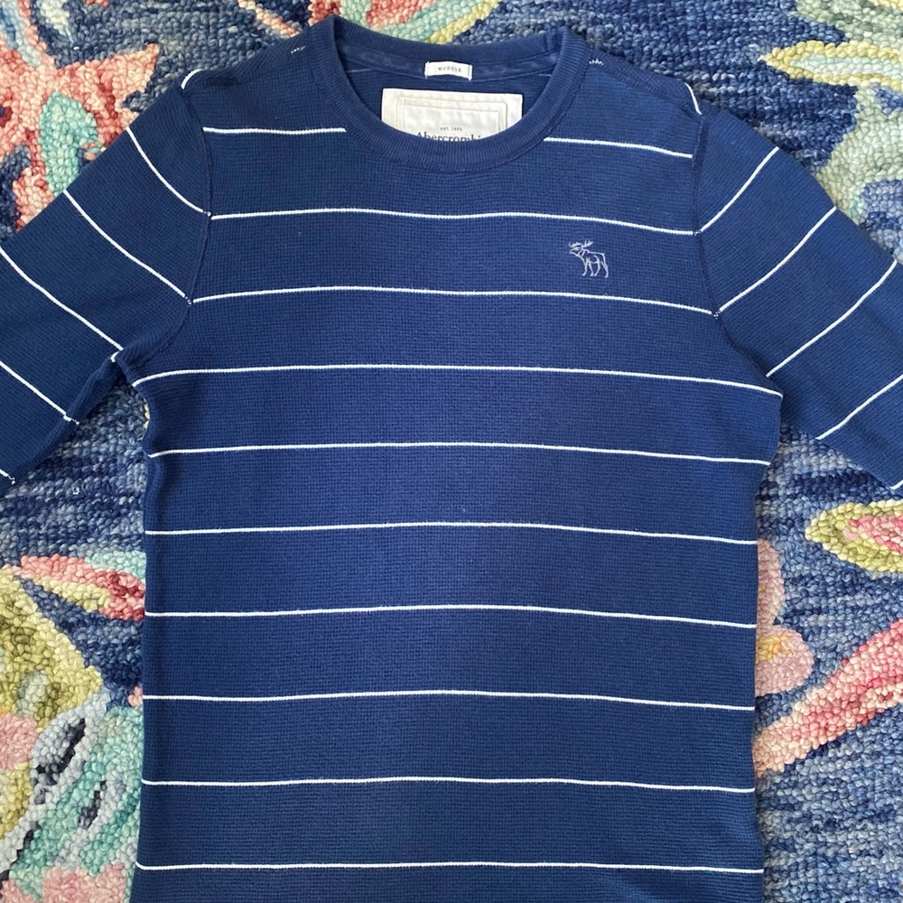 Abercrombie and Fitch Muscle Fit Vintage Sweater Naby Blue and White